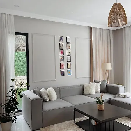 Solin House Вилла *
