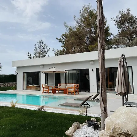 Solin House Вилла *